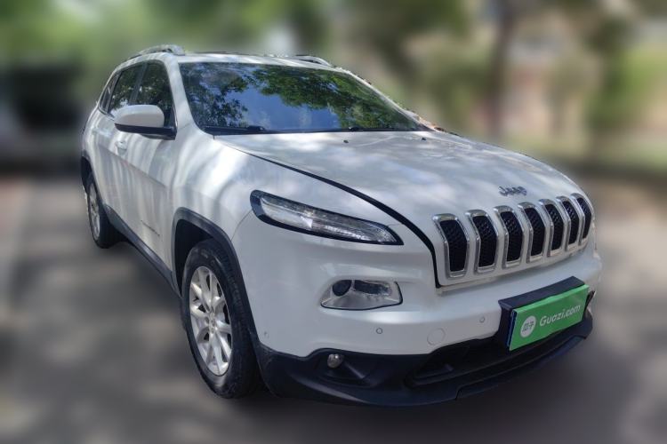 Used Jeep Cherokee 2016 2.0L Leading Edition Front Right 45 Deg