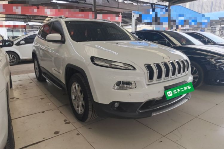 Used Jeep Cherokee 2016 2.4L Professional Edition Front Right 45 Deg