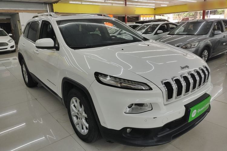 Used Jeep Cherokee 2016 2.4L Leading Edition Front Right 45 Deg