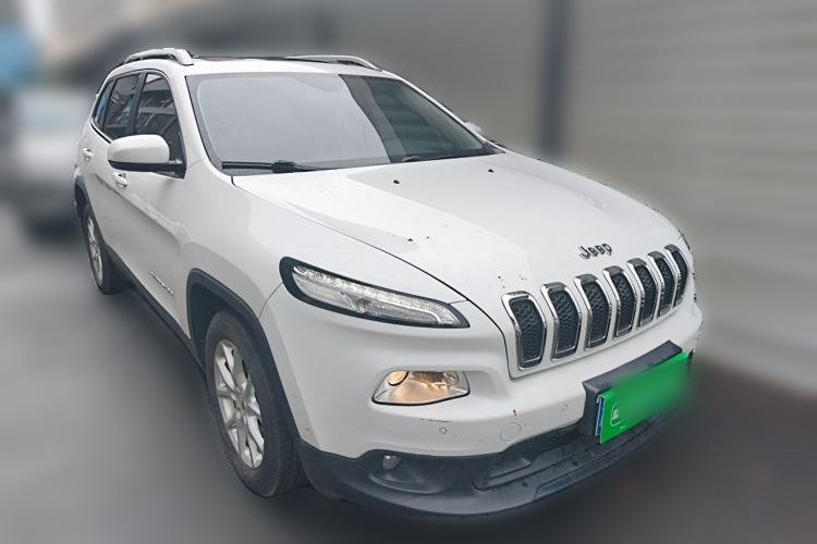 Used Jeep Cherokee 2016 2.4L Leading Edition Front Right 45 Deg