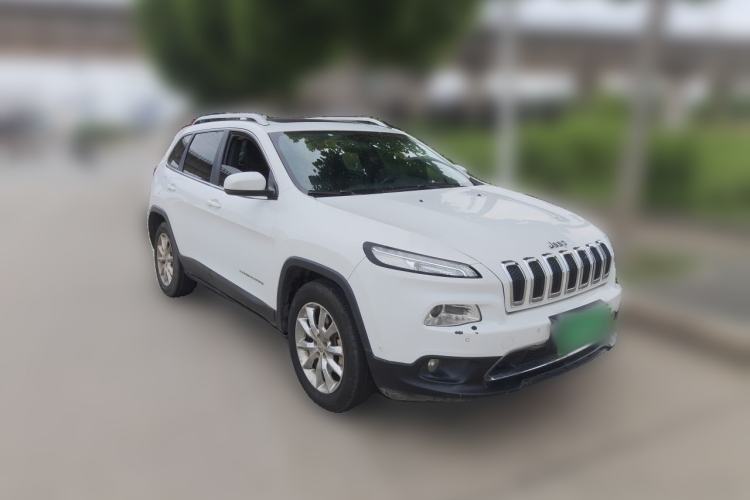 Used Jeep Cherokee 2016 2.4L Superior Edition Front Right 45 Deg