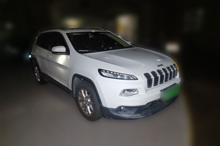 Used Jeep Cherokee 2016 2.0L Superior Edition Front Right 45 Deg