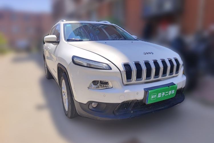 Used Jeep Cherokee 2016 2.4L Leading Edition Front Right 45 Deg