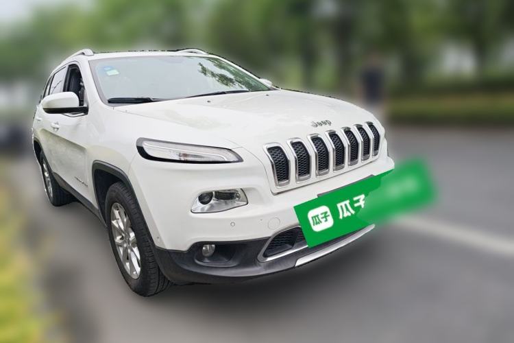 Used Jeep Cherokee 2016 2.4L Professional Edition Front Right 45 Deg