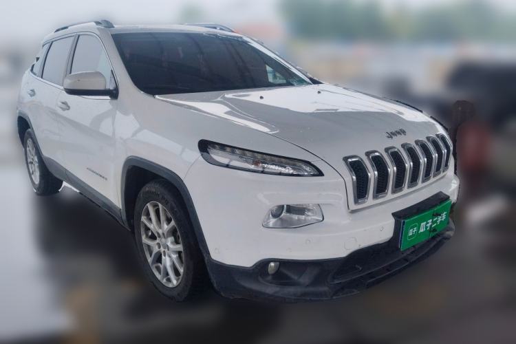 Used Jeep Cherokee 2016 2.4L Leading Edition Front Right 45 Deg