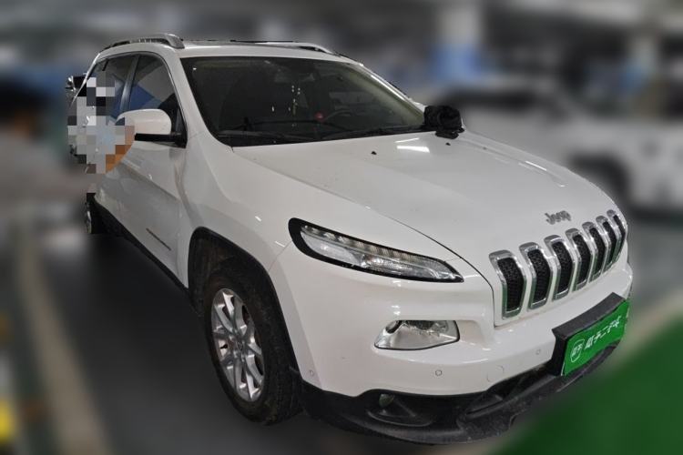 Used Jeep Cherokee 2016 2.4L Leading Edition Front Right 45 Deg