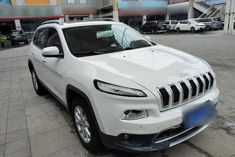 Used Jeep Cherokee 2016 2.4L Professional Smart Version Front Right 45 Deg