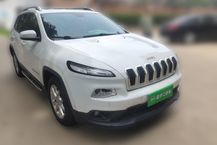 Used Jeep Cherokee 2016 2.4L Leading Edition Front Right 45 Deg
