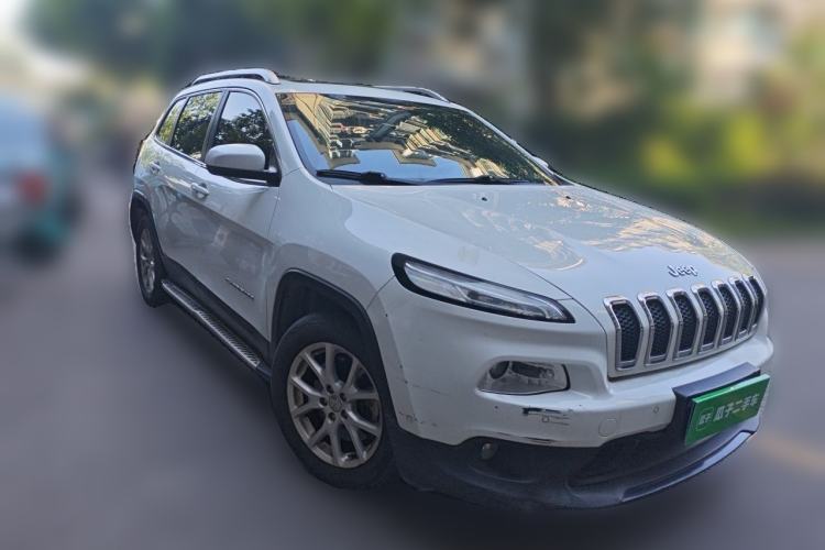 Used Jeep Cherokee 2016 2.4L Leading Edition Front Right 45 Deg