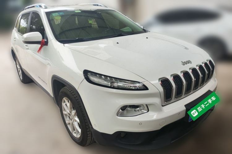 Used Jeep Cherokee 2016 2.0L Leading Edition Front Right 45 Deg