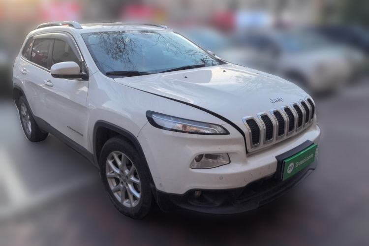 Used Jeep Cherokee 2016 2.0L Superior Edition Front Right 45 Deg
