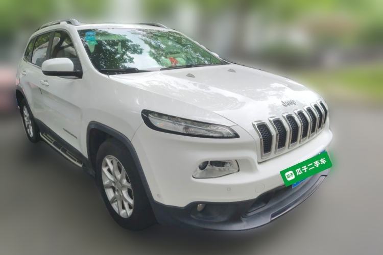 Used Jeep Cherokee 2016 2.0L Superior Edition Front Right 45 Deg