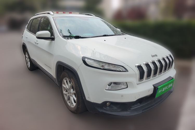 Used Jeep Cherokee 2016 2.4L Leading Edition Front Right 45 Deg