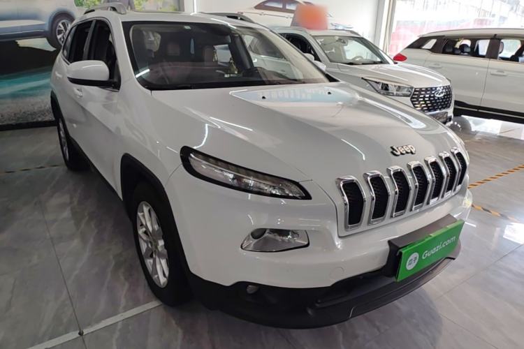 Used Jeep Cherokee 2016 2.0L Superior Edition Front Right 45 Deg