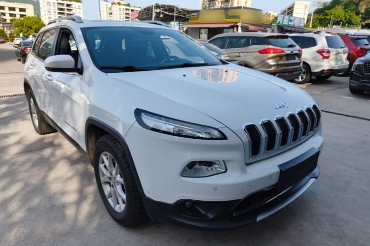 Used Jeep Cherokee 2016 2.4L Professional Smart Version Front Right 45 Deg