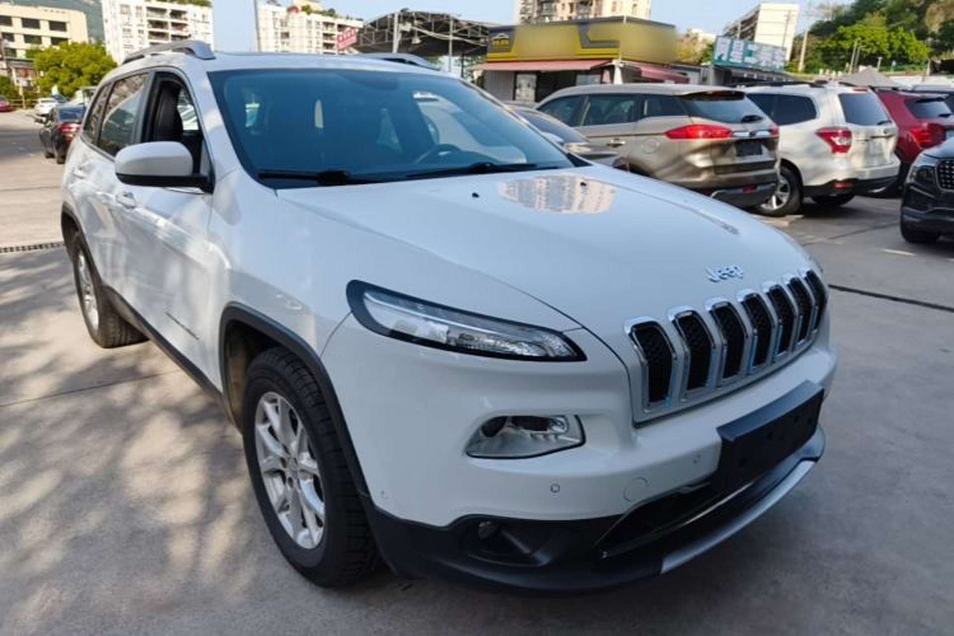 Used Jeep Cherokee 2016 2.4L Professional Smart Version Front Right 45 Deg