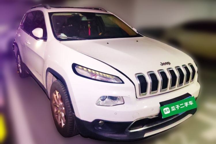 Used Jeep Cherokee 2016 2.4L Professional Edition Front Right 45 Deg
