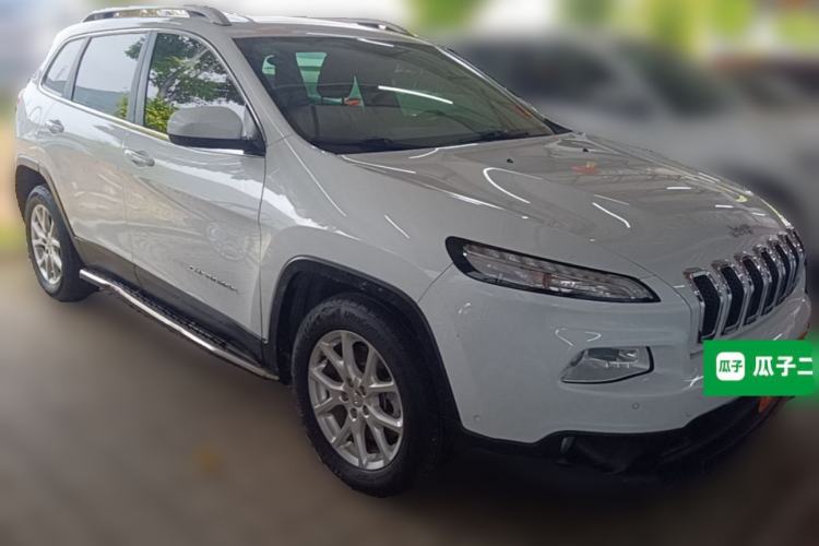 Used Jeep Cherokee 2016 2.4L Leading Edition Front Right 45 Deg