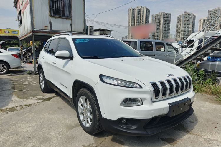 Used Jeep Cherokee 2016 2.0L Smart Version Front Right 45 Deg