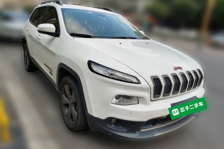 Used Jeep Cherokee 2016 2.4L 75th Anniversary Edition Front Right 45 Deg