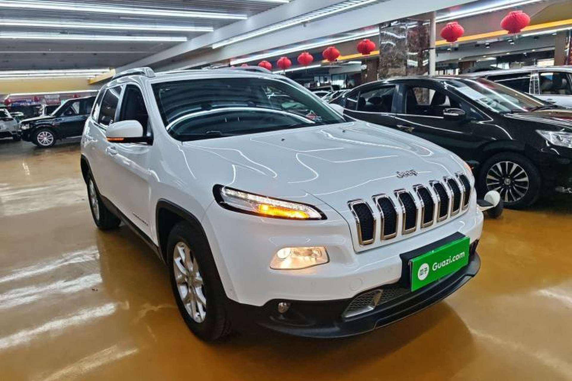 Used Jeep Cherokee 2016 2.4L Leading Edition Front Right 45 Deg