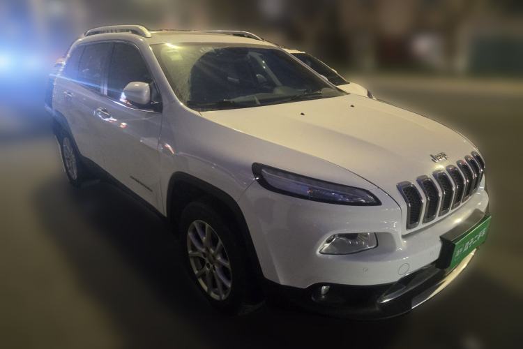 Used Jeep Cherokee 2016 2.4L Professional Edition Front Right 45 Deg