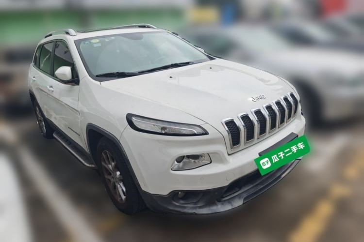 Used Jeep Cherokee 2016 2.4L Leading Smart Version Front Right 45 Deg