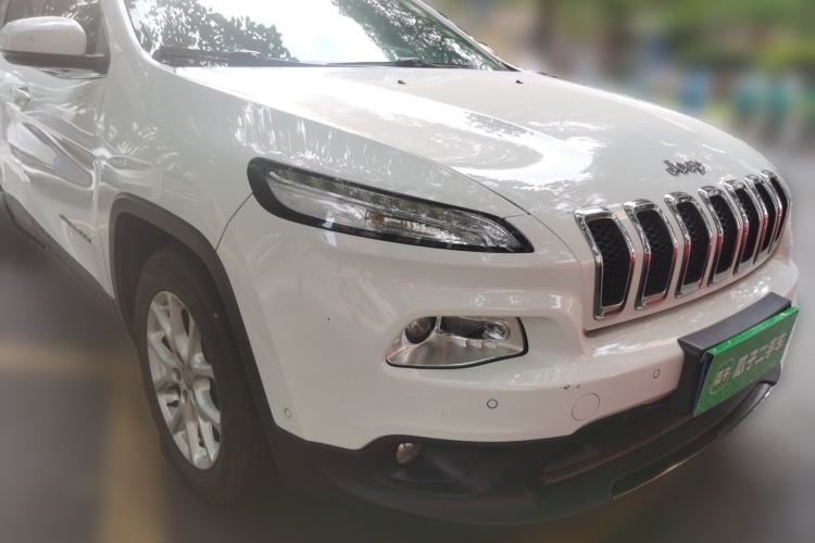 Used Jeep Cherokee 2016 2.4L Leading Edition Front Right 45 Deg