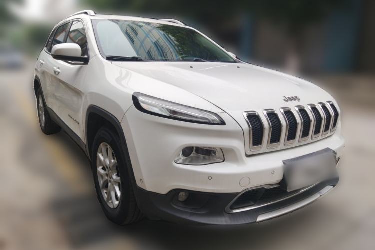 Used Jeep Cherokee 2016 2.4L Professional Smart Version Front Right 45 Deg