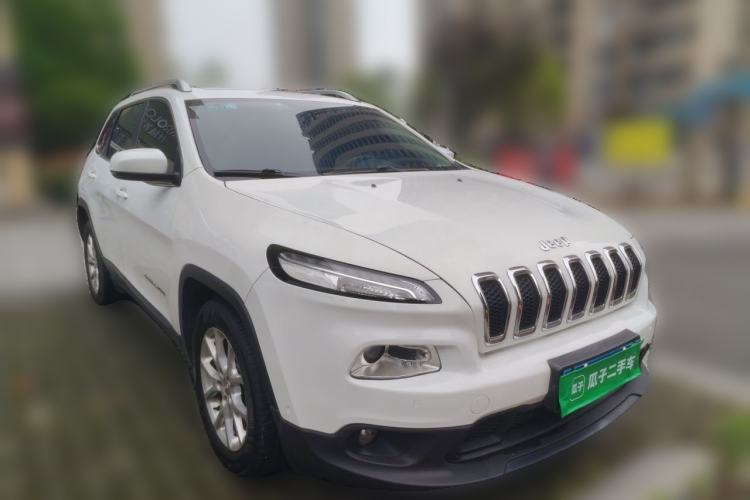 Used Jeep Cherokee 2016 2.4L Leading Edition Front Right 45 Deg