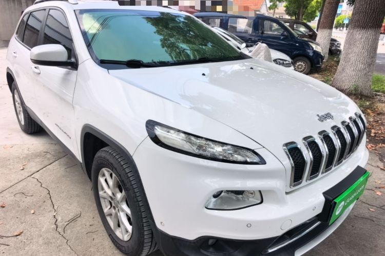 Used Jeep Cherokee 2016 2.4L Professional Edition Front Right 45 Deg