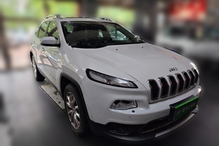 Used Jeep Cherokee 2016 2.4L All-in-One Edition Front Right 45 Deg