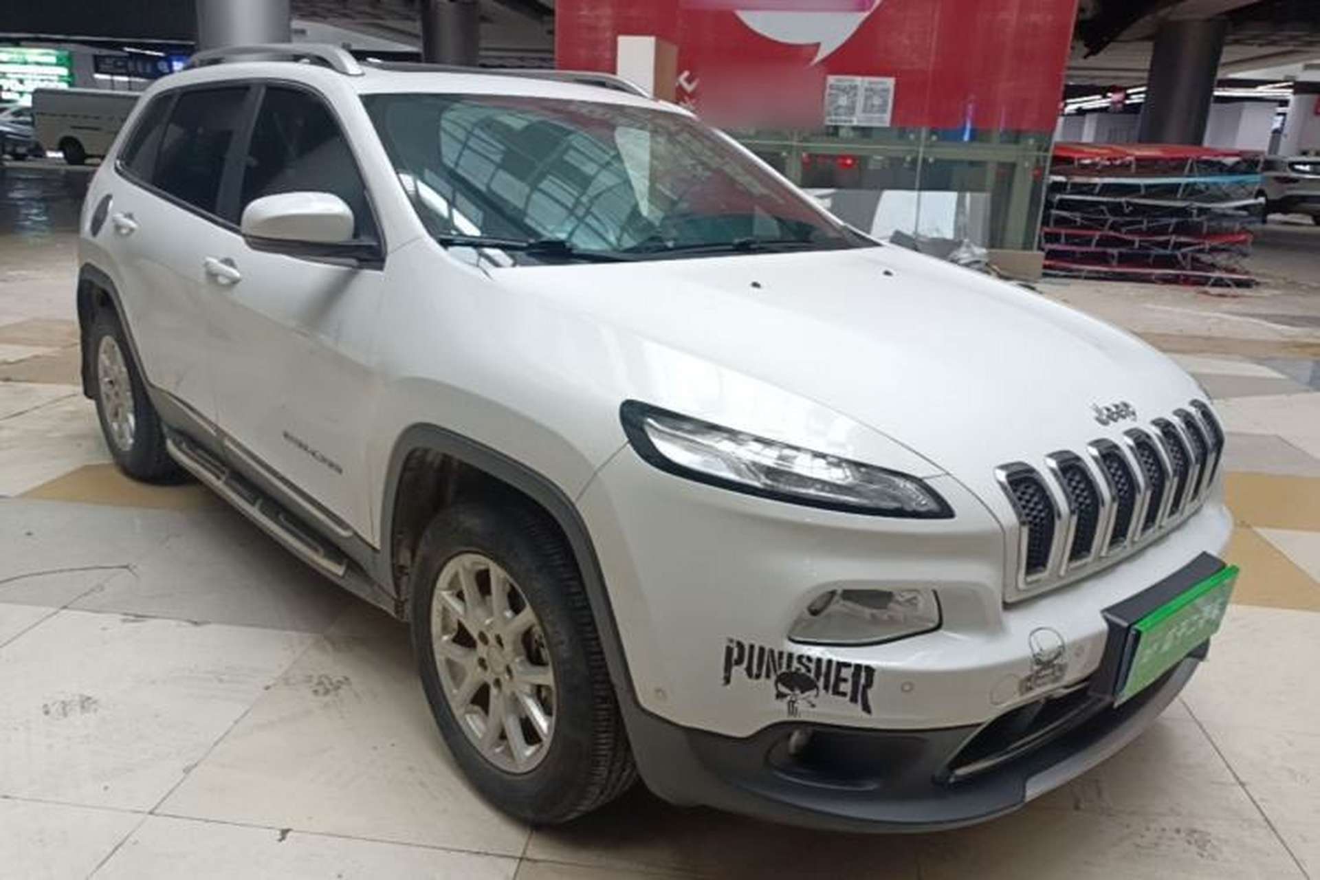 Used Jeep Cherokee 2016 2.4L Professional Smart Version Front Right 45 Deg