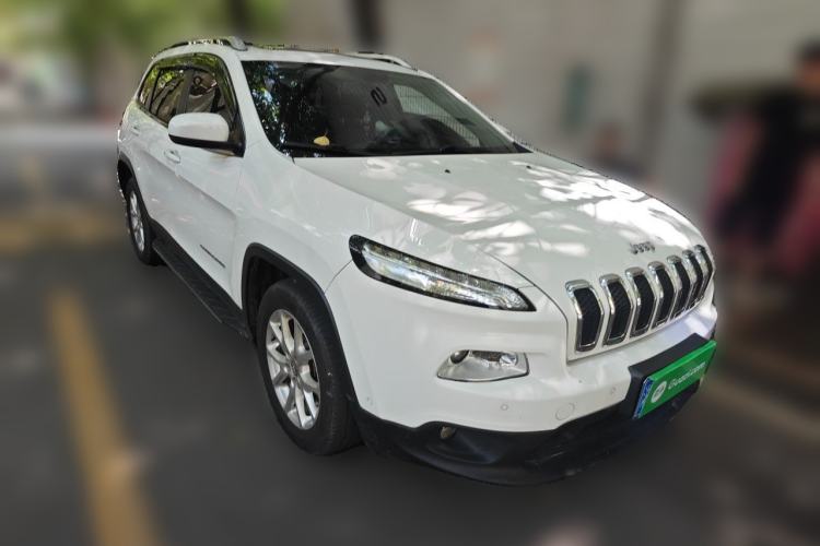 Used Jeep Cherokee 2016 2.0L Superior Edition Front Right 45 Deg