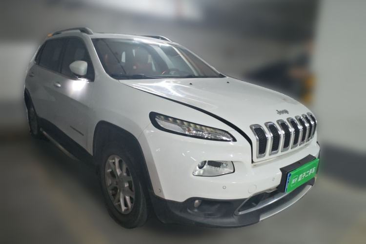 Used Jeep Cherokee 2016 2.4L Professional Edition Front Right 45 Deg