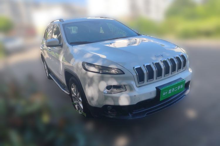 Used Jeep Cherokee 2016 2.0L Superior Edition Front Right 45 Deg