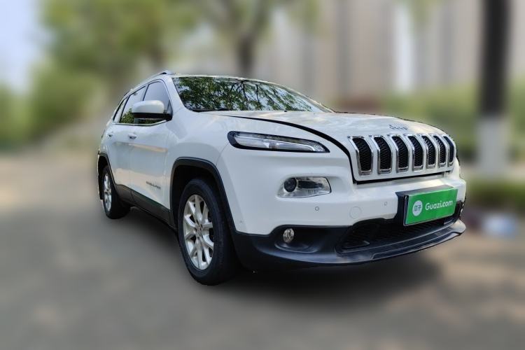 Used Jeep Cherokee 2016 2.0L Superior Edition Front Right 45 Deg