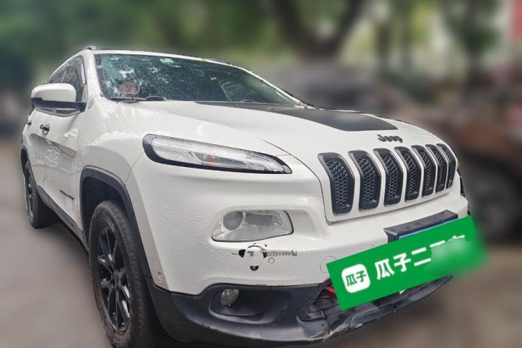 Used Jeep Cherokee 2016 2.4L Professional Smart Version Front Right 45 Deg