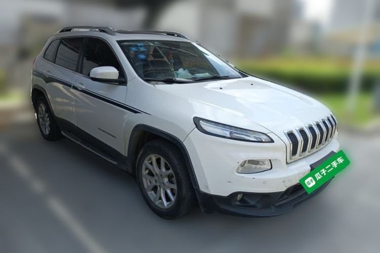 Used Jeep Cherokee 2016 2.4L Leading Edition Front Right 45 Deg