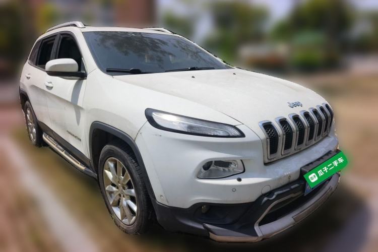 Used Jeep Cherokee 2016 2.4L All-in-One Edition Front Right 45 Deg