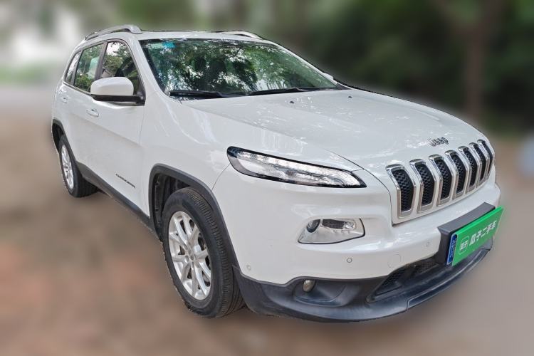 Used Jeep Cherokee 2016 2.0L Smart Version Front Right 45 Deg