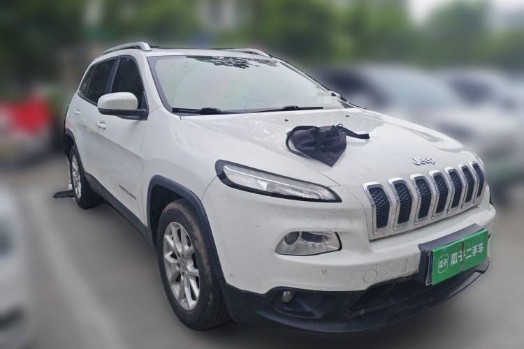 Used Jeep Cherokee 2016 2.0L Superior Edition Front Right 45 Deg
