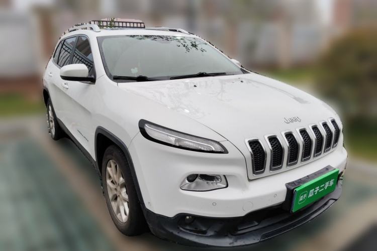 Used Jeep Cherokee 2016 2.4L Leading Smart Version Front Right 45 Deg