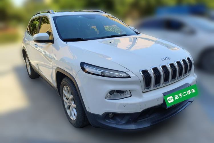 Used Jeep Cherokee 2016 2.4L Leading Edition Front Right 45 Deg