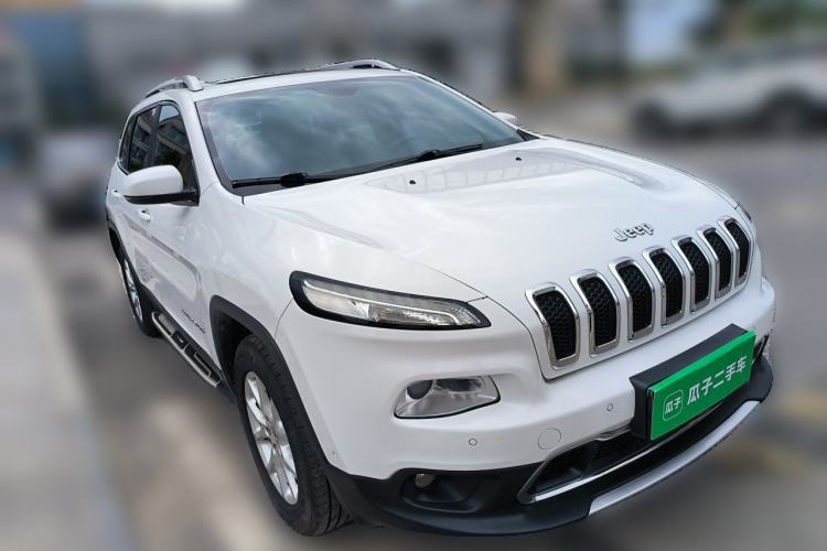 Used Jeep Cherokee 2016 2.4L Professional Smart Version Front Right 45 Deg