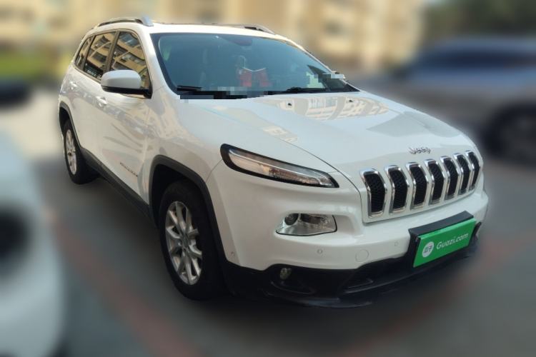 Used Jeep Cherokee 2016 2.4L Leading Edition Front Right 45 Deg