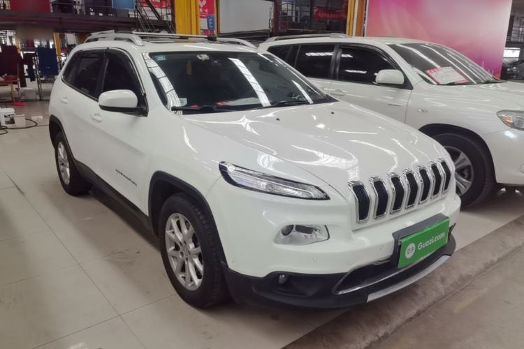 Used Jeep Cherokee 2016 2.4L Leading Edition Front Right 45 Deg