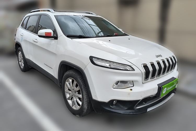 Used Jeep Cherokee 2016 2.4L Superior Edition Front Right 45 Deg