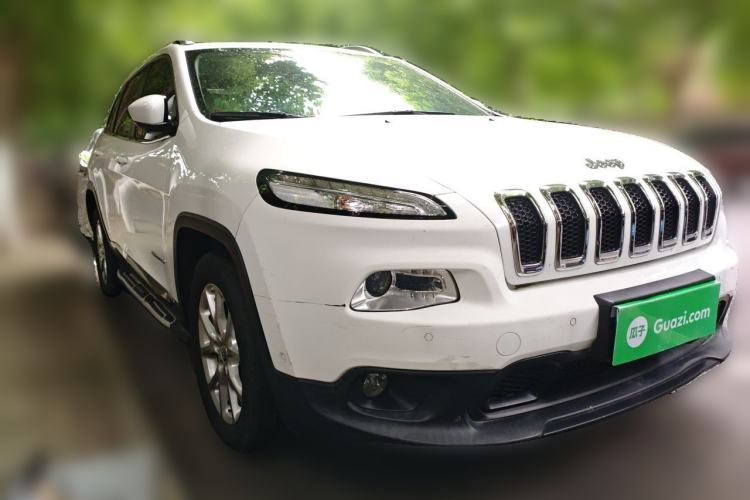 Used Jeep Cherokee 2016 2.4L Leading Edition Front Right 45 Deg