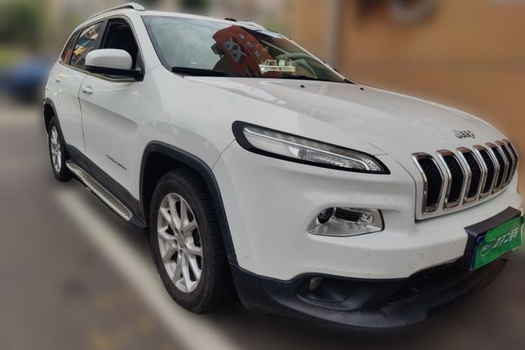 Used Jeep Cherokee 2016 2.4L Leading Edition Front Right 45 Deg